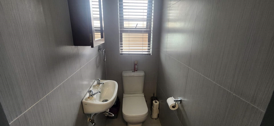 4 Bedroom Property for Sale in Reebok Western Cape